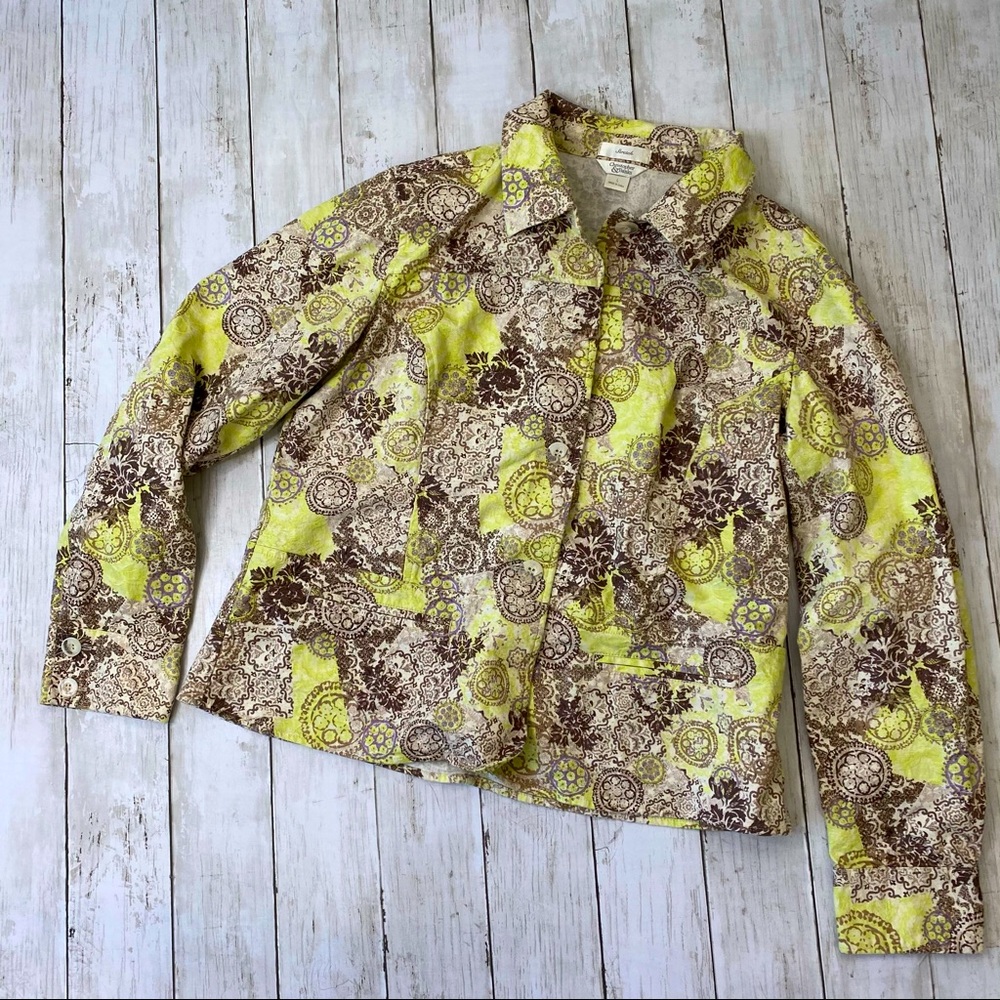 ❤️Christopher & Banks women’s button down jacket.